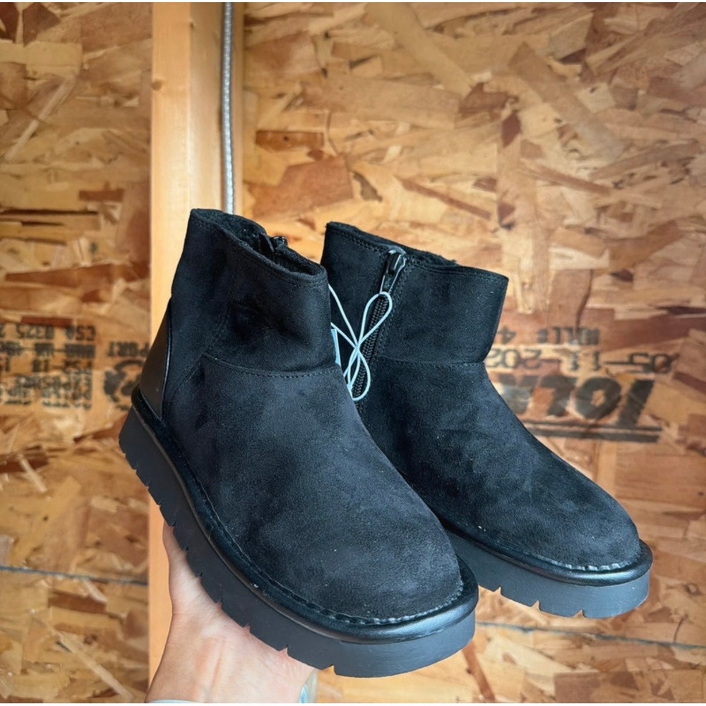 Cat & Jack Girls Black Faux Suede Fur Lined Ankle Boots Lug Sole Size 1 NEW